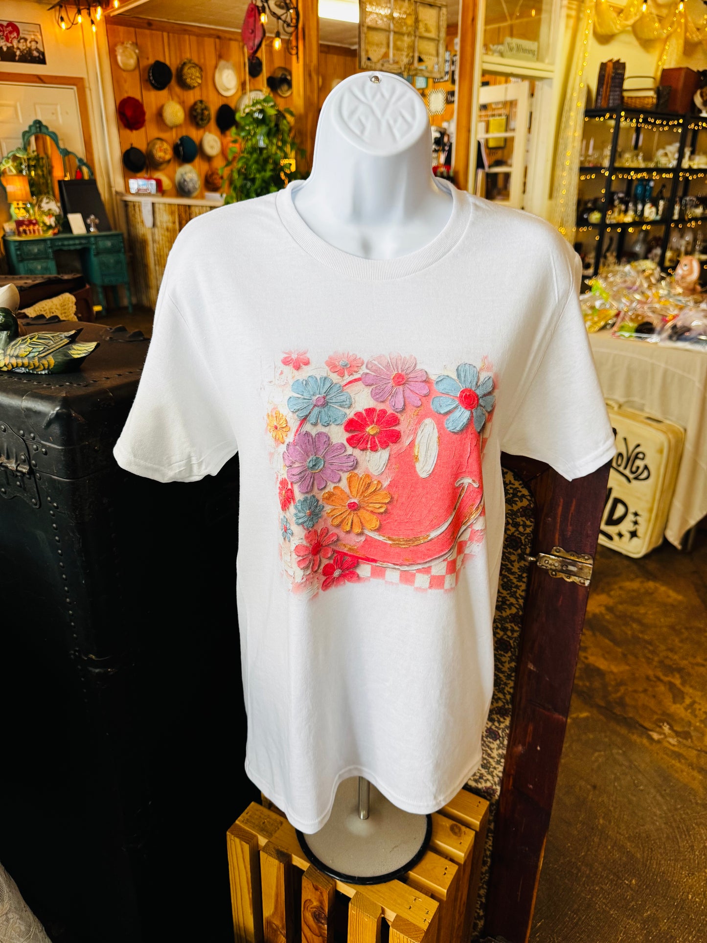 SPRING SMILEY GRAPHIC TEE